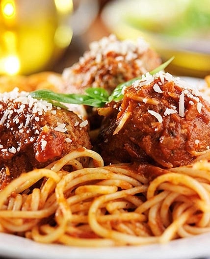Spaghetti con albóndigas