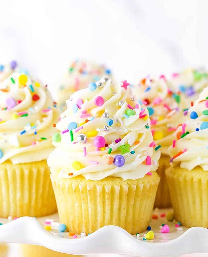 Easy Homemade Vanilla Cupcakes Recipe