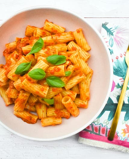 Easy Avocado & Roasted Red Pepper Pasta Sauce