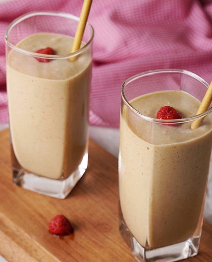 Simple Raspberry Banana Avocado Smoothie