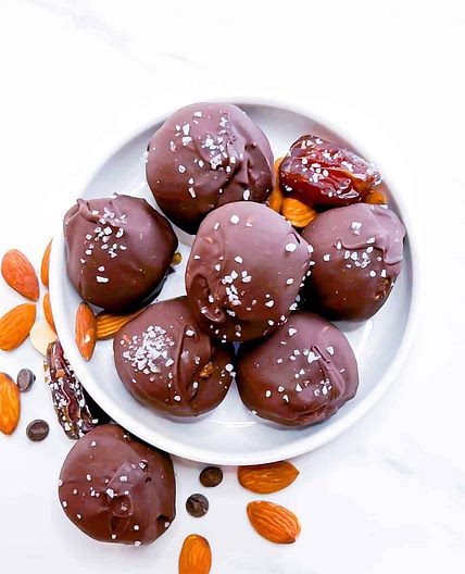 Easy Chocolate Date Balls
