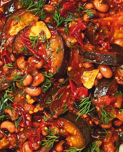 Aubergine, black-eyed bean and dill curry