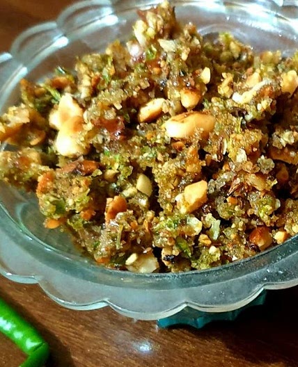 हरी मिर्च का ठेचा (Green Mirch Thecha Recipe In Hindi)