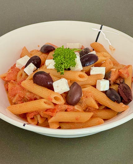 Penne with tomato vodka sauce