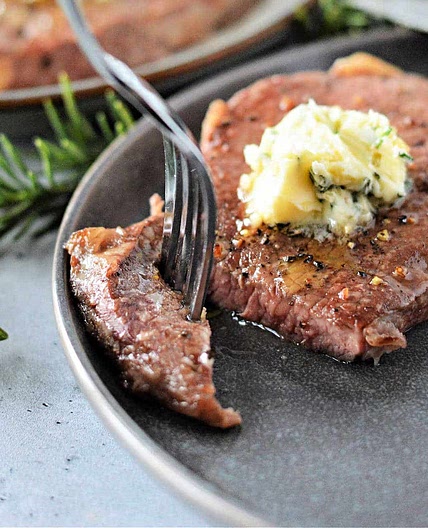 How to Cook Round Steak on the Stove