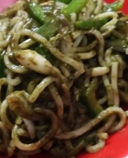 पालक न्यूडल्स (Spinach Noodles Recipe In Gujarati)