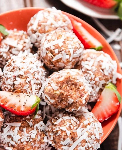 No Bake Strawberry Almond Energy Balls