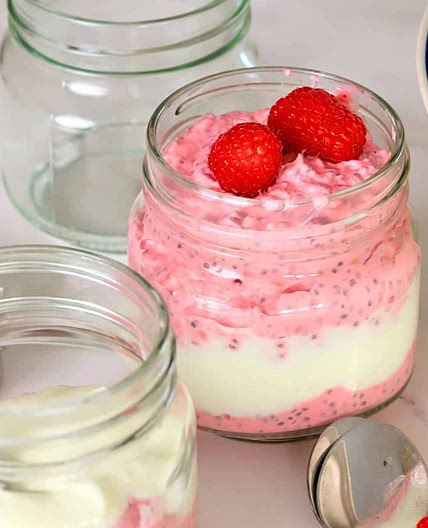 Low Carb Raspberry Chia Pudding