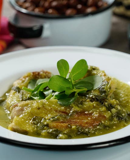 Carne de cerdo con verdolagas