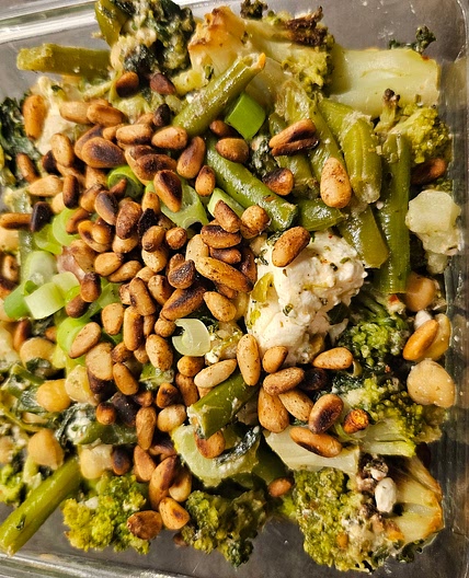 Griechisches Ofengemüse mit Kichererbsen, Brokoli und Feta