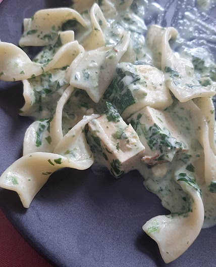 Nudeln mit Spinat Sahne Sauce