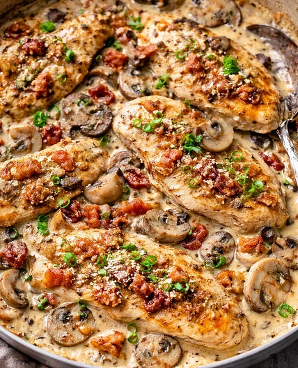 Creamy Mushroom Chicken Skillet