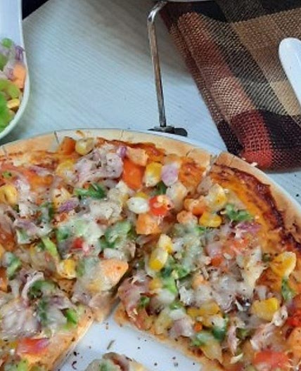 वेजिटेबल पिज़्ज़ा (vegetable pizza recipe in Hindi)