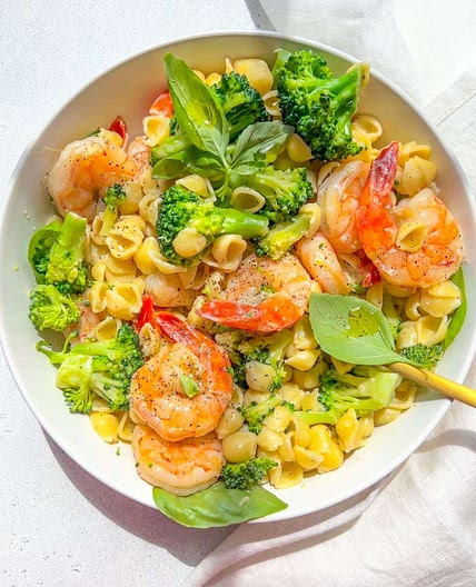 10 Minute Creamy Shrimp and Broccoli Pasta