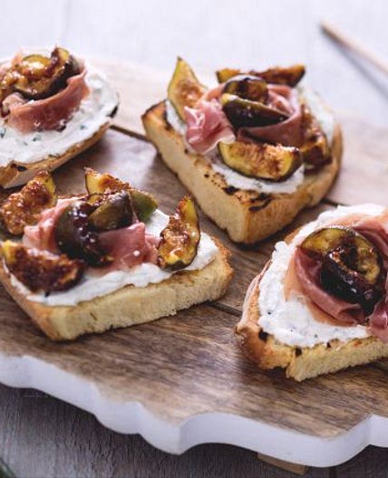 Bruschetta con fichi e crudo dolce