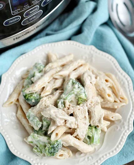 Slow Cooker Chicken Broccoli Alfredo