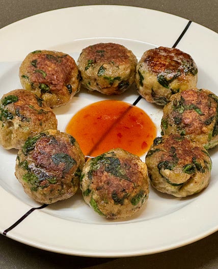 Minced poultry balls with spinach and feta