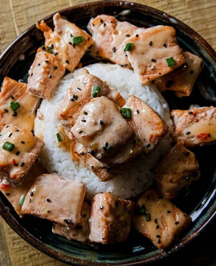 Air Fryer Bang Bang Salmon Bites