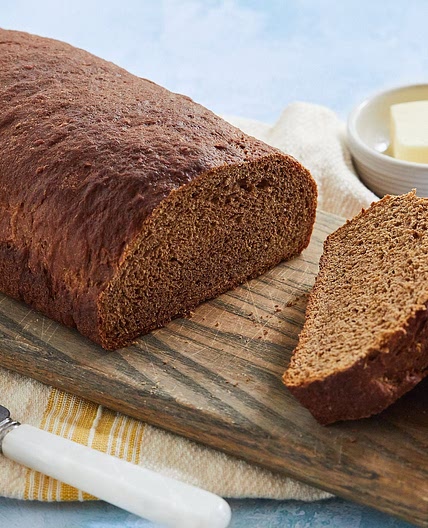 Steakhouse-Style Pumpernickel Bread Recipe