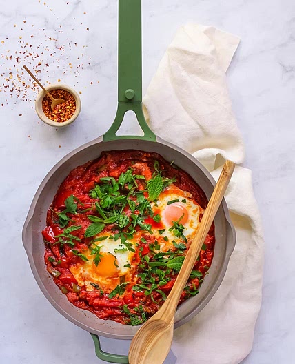 Easy Shakshuka Recipe with Fresh Tomatoes, Peppers & Eggs