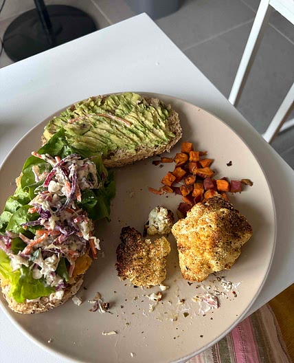 Chicken sandwich with cauliflower and sweet potato 