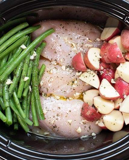 Slow Cooker Seasoned Chicken, Potatoes and Green Beans