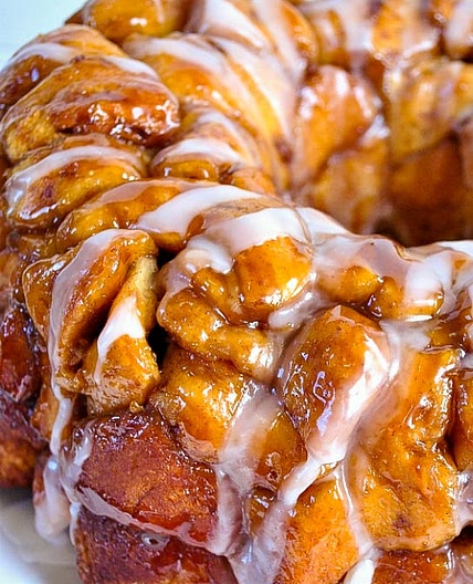 Cinnamon Roll Monkey Bread
