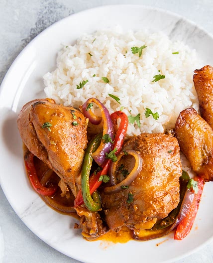 Pollo Guisado Dominicano (Dominican Stewed Chicken Recipe)