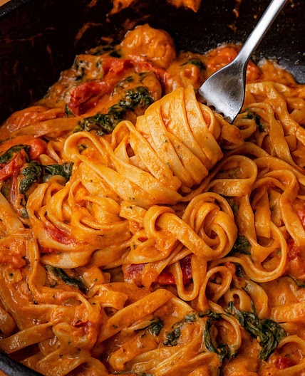 One-Pan Creamy Tomato Spinach Pasta