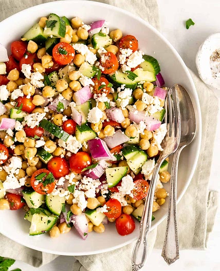 15-Minute Mediterranean Chickpea Salad (Meal-Prep Friendly)