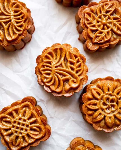 Traditional Mooncake Recipe (with and without salted eggs)