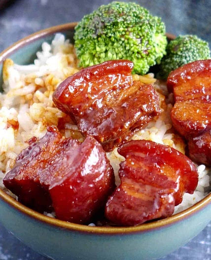 Braised Pork Belly (Hong Shao Rou/红烧肉), an Easy Version
