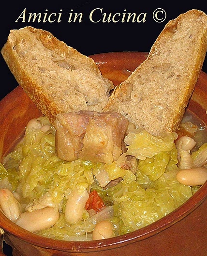 Zuppa di cavolo cappuccio e fagioli