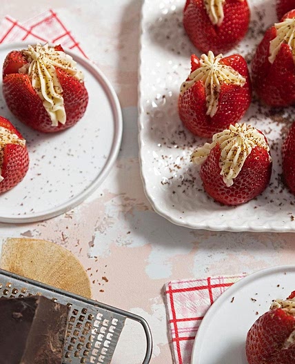 Cheesecake-Stuffed Strawberries