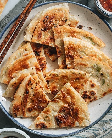 Chinese Scallion Pancakes (葱油饼)