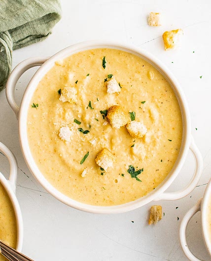 Roasted Garlic Cauliflower Soup