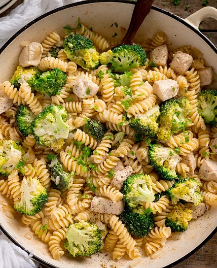 One Pot Chicken and Broccoli Pasta