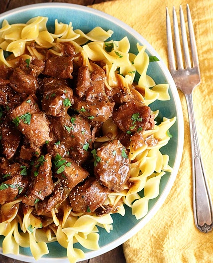 Slow Cooker Beef and Noodles