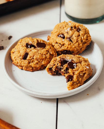 Healthier Peanut Butter Chocolate Chip Cookies (GF & 1 Bowl!)