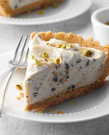 No-Bake Chocolate Chip Cannoli Cheesecake