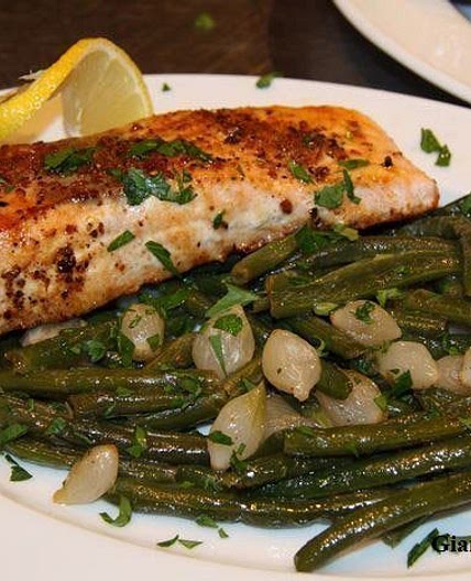 Green Beans with Pearl Onions and Salmon