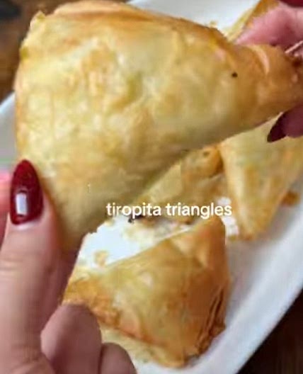 Tiropita triangles 