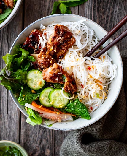 Vietnamese Noodle Bowls with Lemongrass Chicken (Bun Ga Nuong)