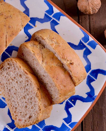 Pan de beicon, nueces y aceitunas