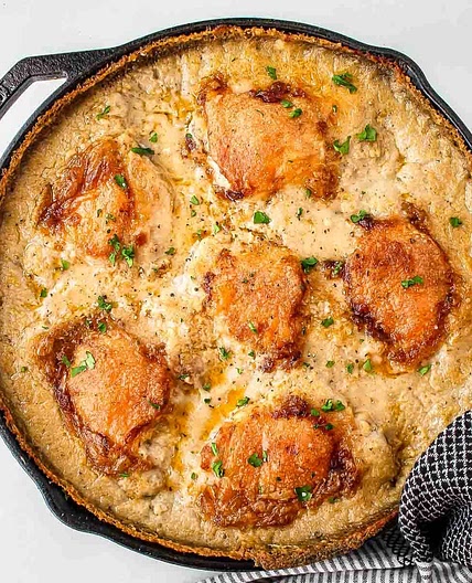 Creamy One Skillet Smothered Chicken Thighs