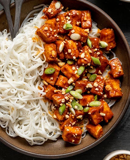 Baked Tofu with Spicy Peanut Sauce