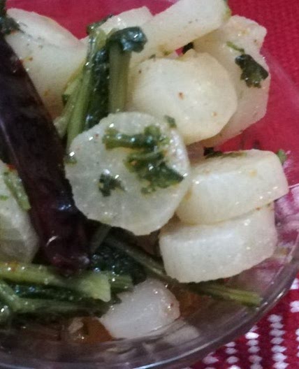 कश्मीरी मूली साग (Kashmiri mooli saag recipe in Hindi)