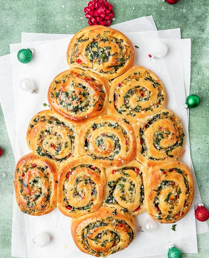 Cheesy Spinach Artichoke Rolls (Christmas Tree Shaped!)