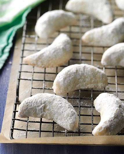 Kourabiedes (Greek Butter Cookies)