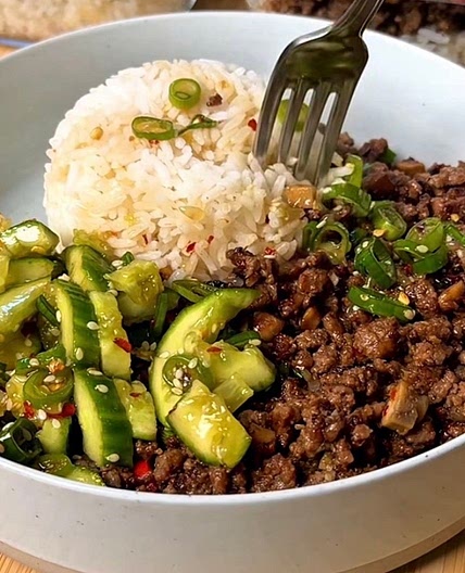 Sticky beef with cucumber salad